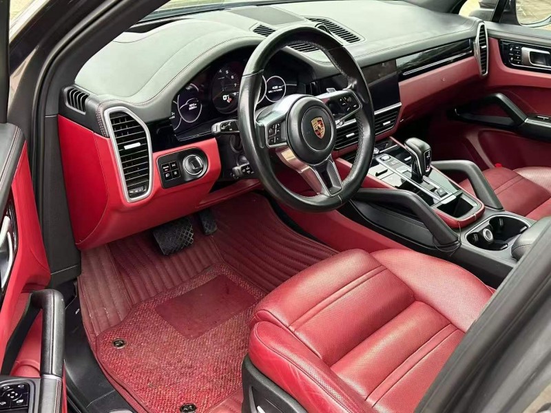 广州19年保时捷卡宴4