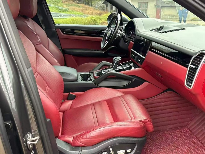 广州19年保时捷卡宴5