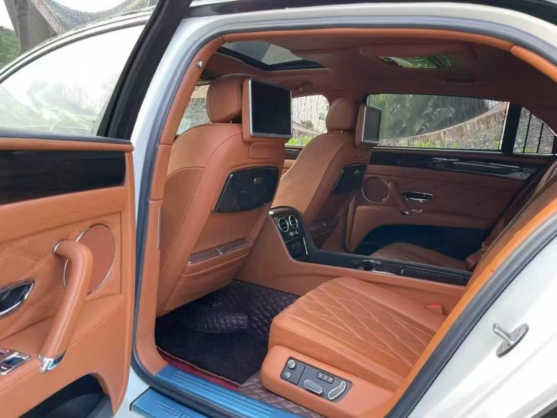 深圳17年宾利飞驰5