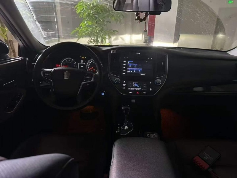 广州18年丰田皇冠2