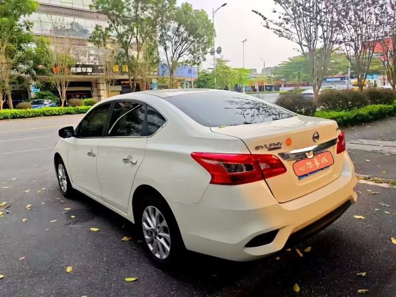 肇庆25年日产轩逸8
