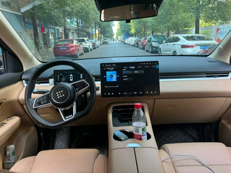 娄底25年东风蓝电E55