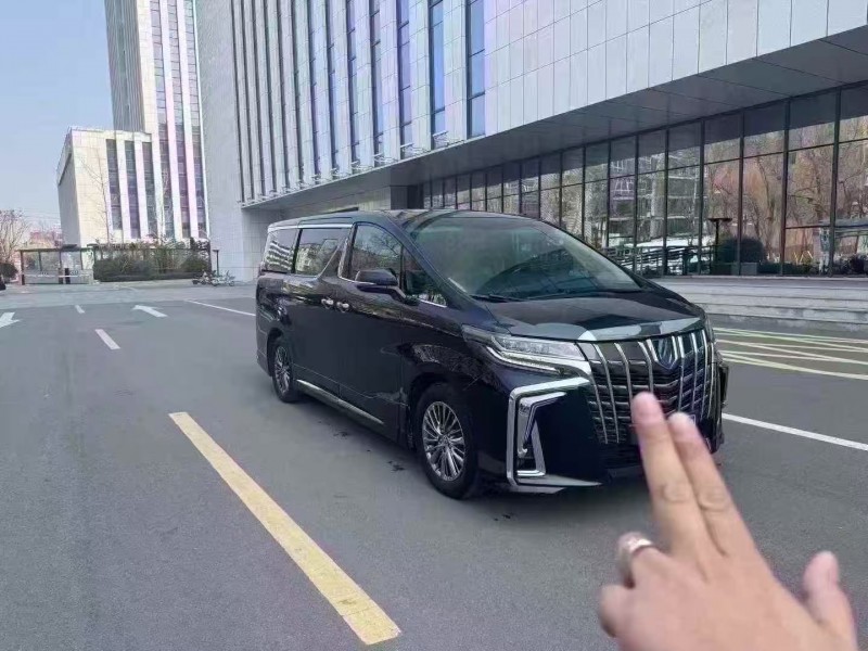 济南19年丰田埃尔法3