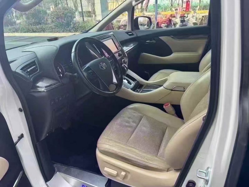 济南19年丰田埃尔法4