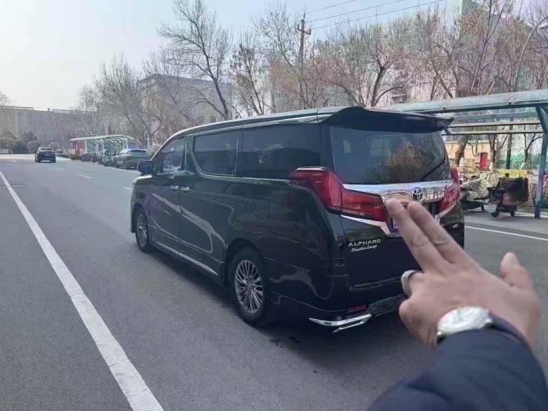 济南19年丰田埃尔法8