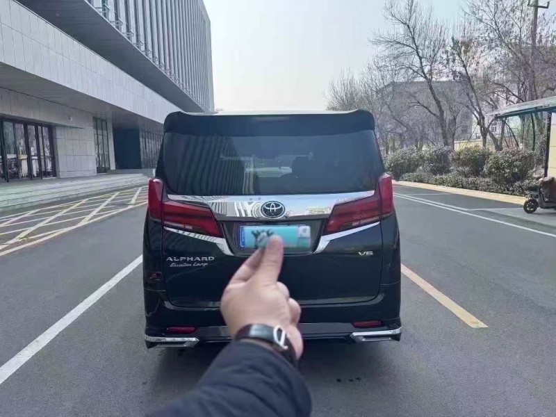 济南19年丰田埃尔法9