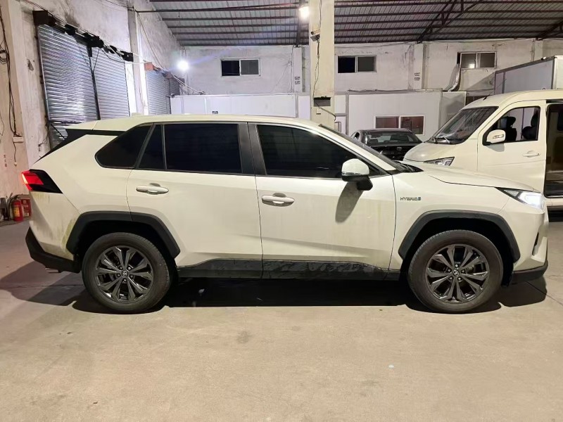 广州23年丰田RAV4荣放3