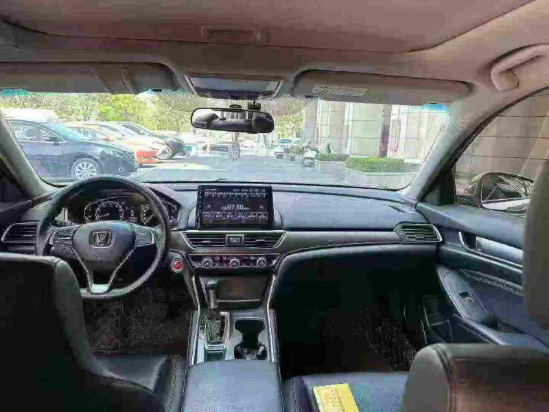 青岛21年本田雅阁4