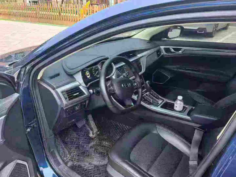 青岛19年吉利帝豪5