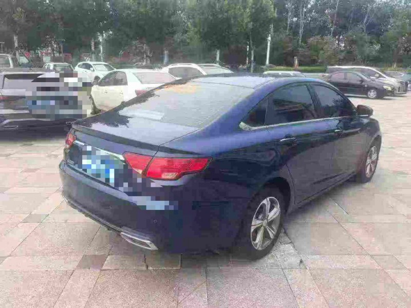 青岛19年吉利帝豪7