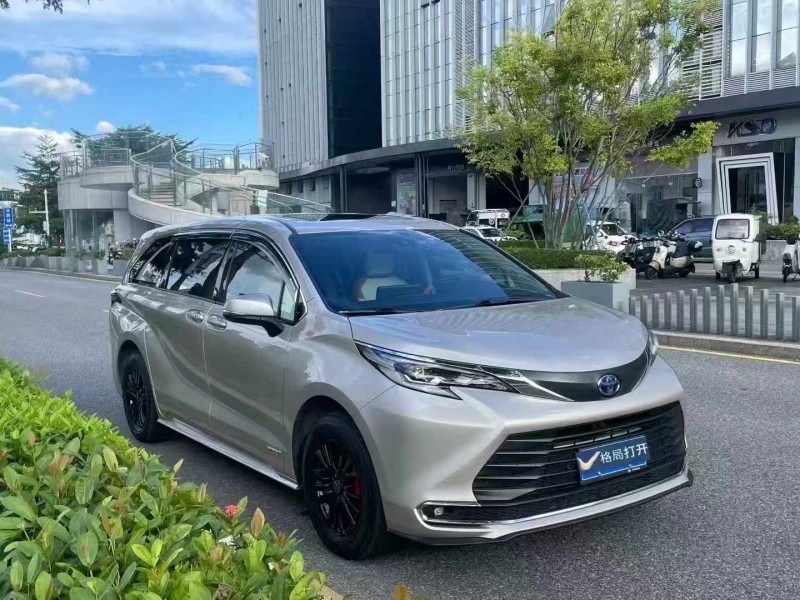 深圳23年丰田塞纳2