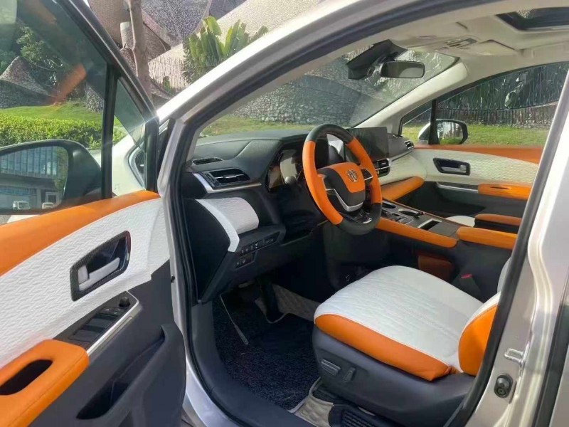 深圳23年丰田塞纳4