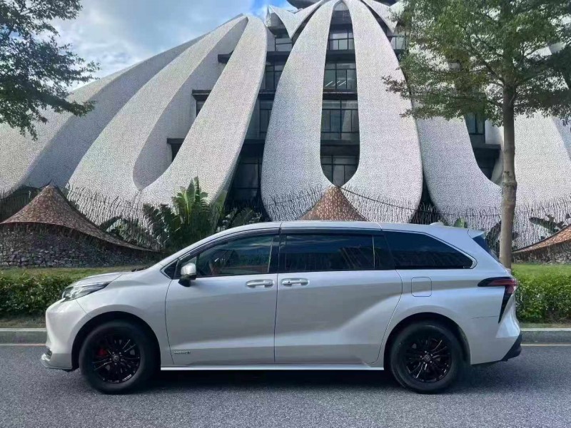 深圳23年丰田塞纳8