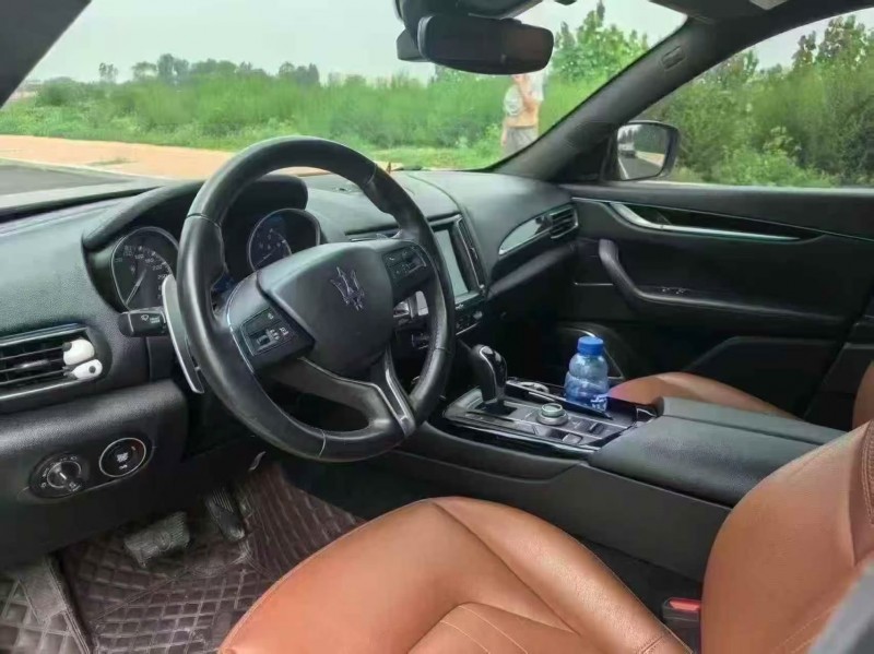 枣庄19年玛莎拉蒂Levante4