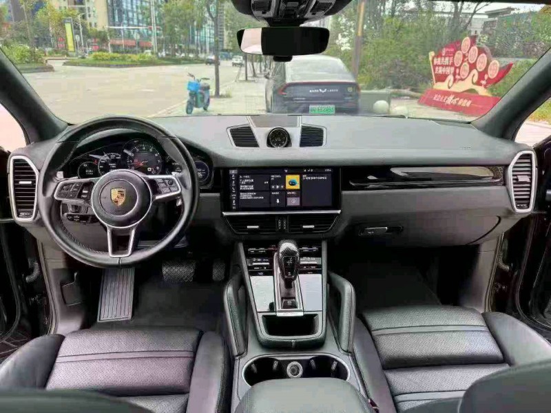 汕头19年保时捷卡宴5