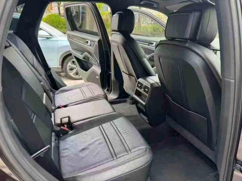 汕头19年保时捷卡宴6