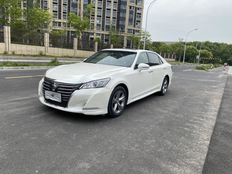 兰州16年丰田皇冠2