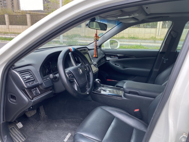 兰州16年丰田皇冠4