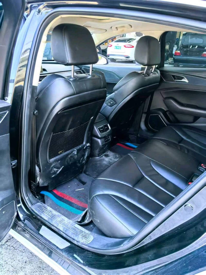 台州21年红旗H57