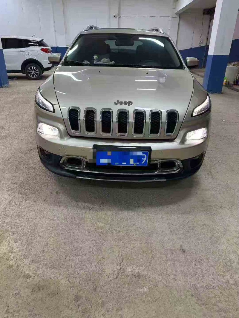贵阳16年Jeep自由光1