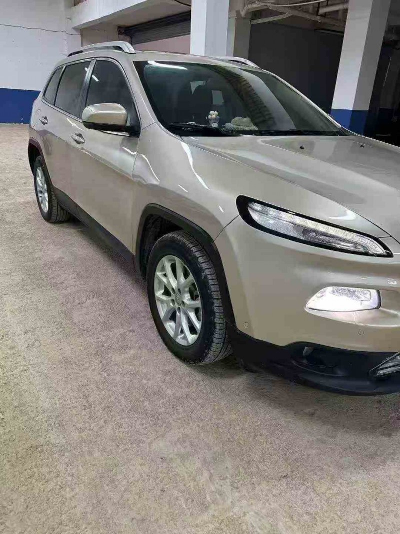 贵阳16年Jeep自由光2