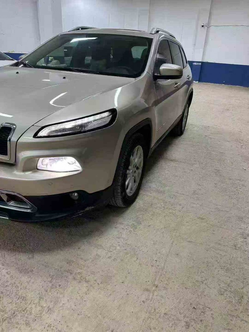 贵阳16年Jeep自由光3