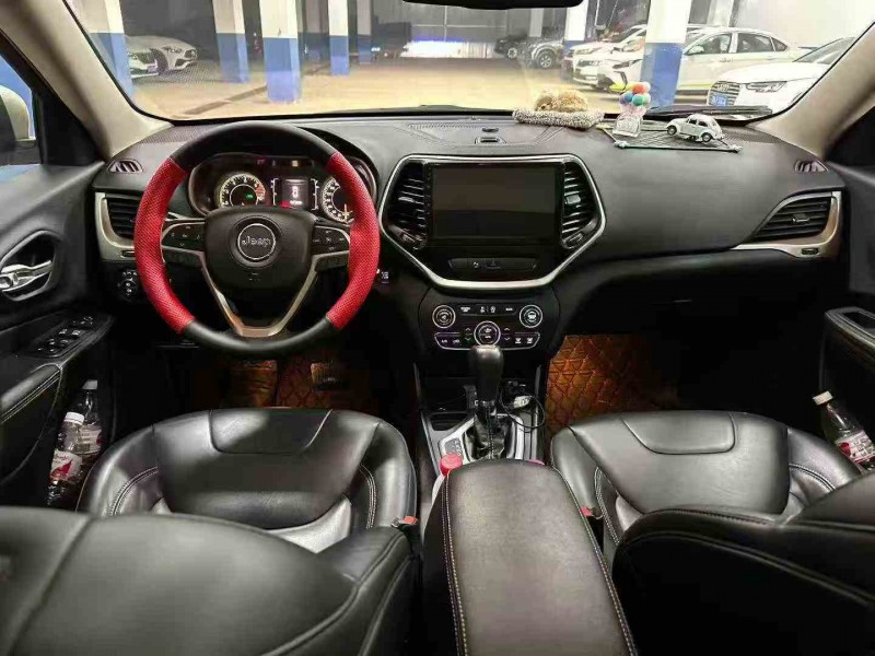 贵阳16年Jeep自由光4