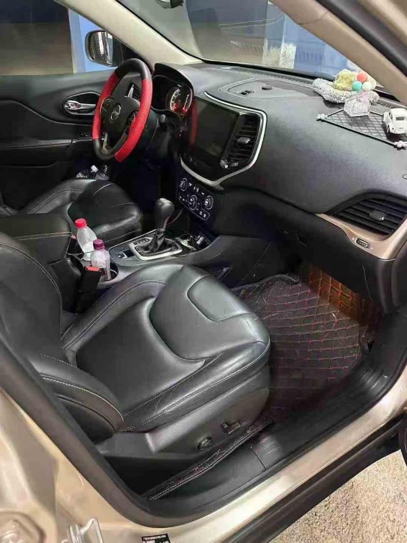 贵阳16年Jeep自由光6
