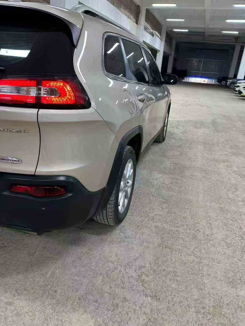 贵阳16年Jeep自由光7