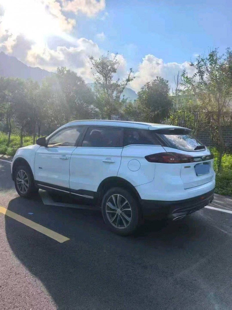 台州19年吉利博越9