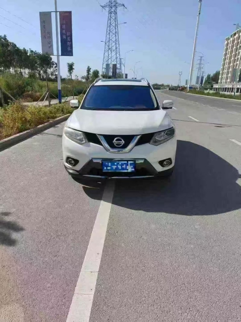 郑州17年日产奇骏1