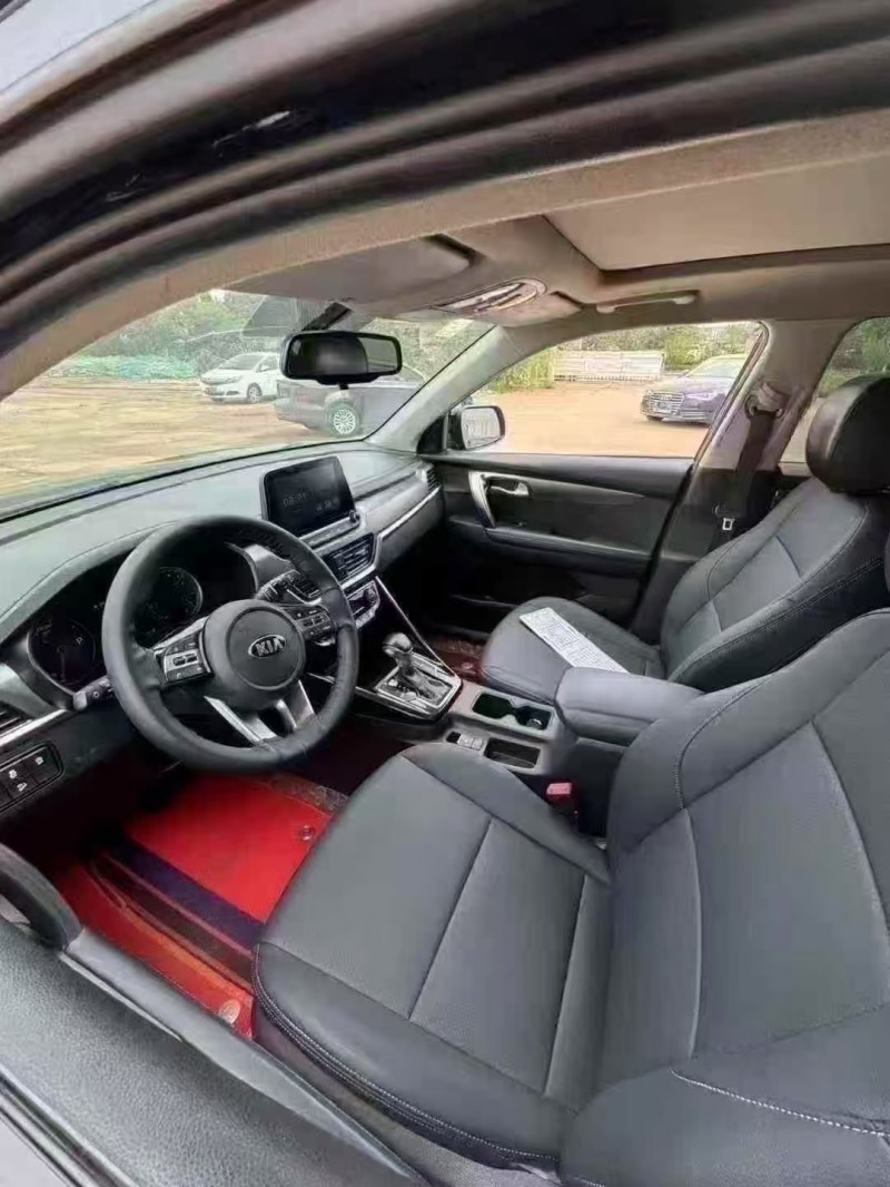 济宁19年起亚智跑3