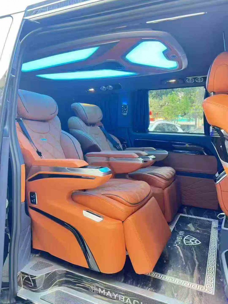 北海24年奔驰威霆8