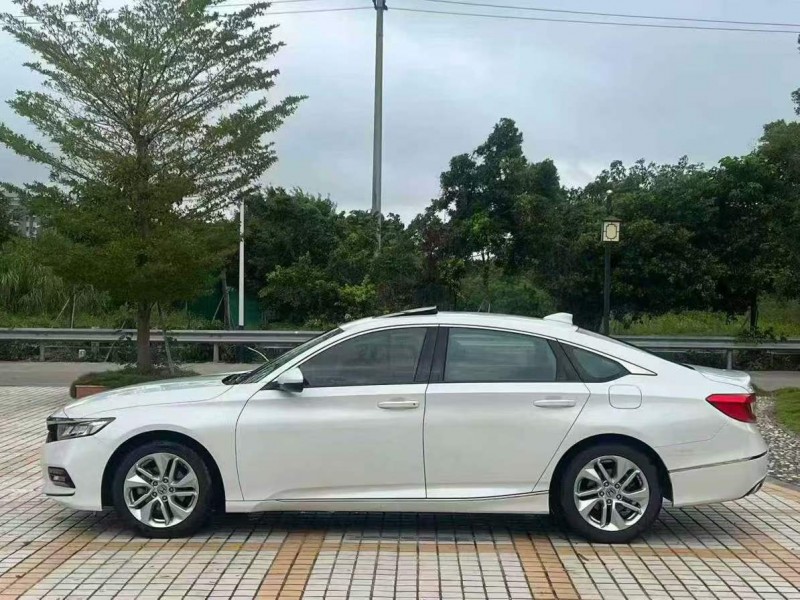 汕头18年本田雅阁3