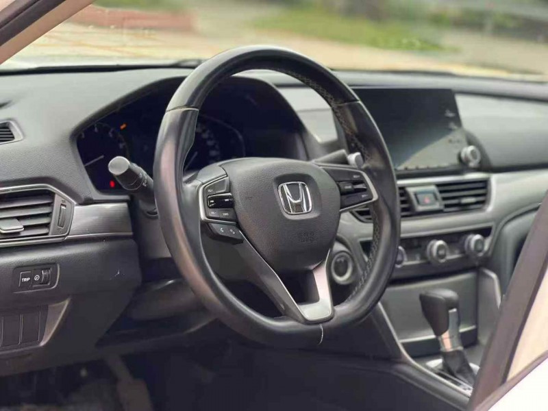 汕头18年本田雅阁5