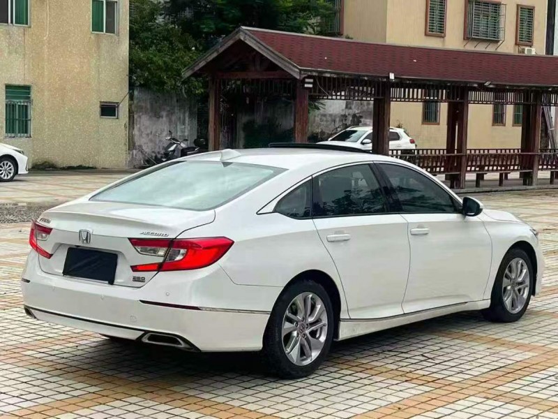 汕头18年本田雅阁8