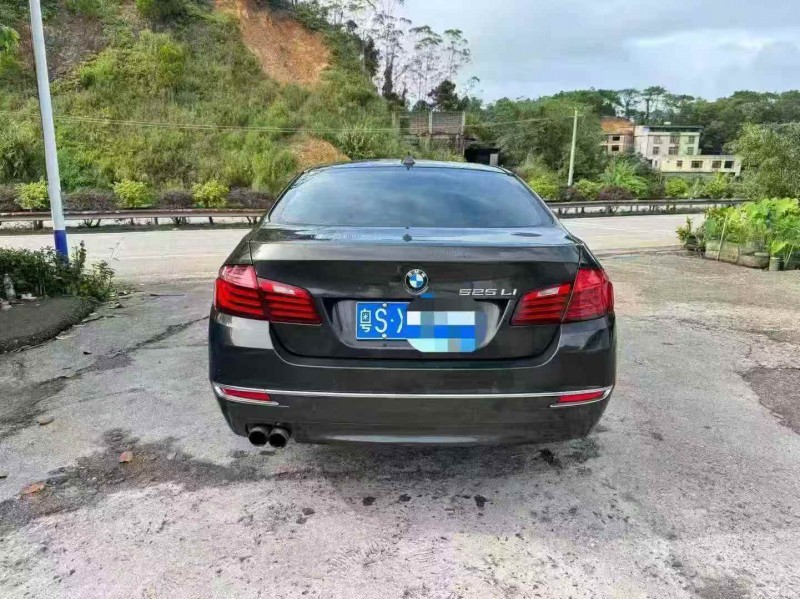 钦州15年宝马5系8