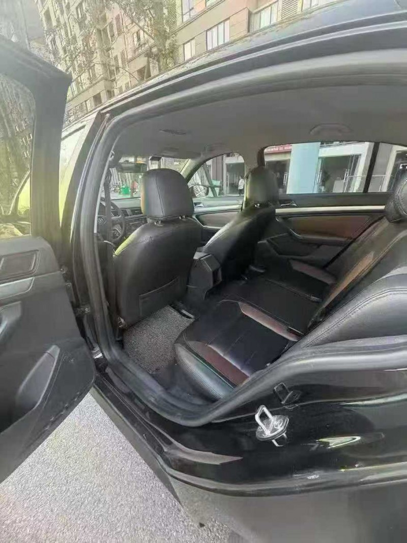 景德镇17年大众朗逸5