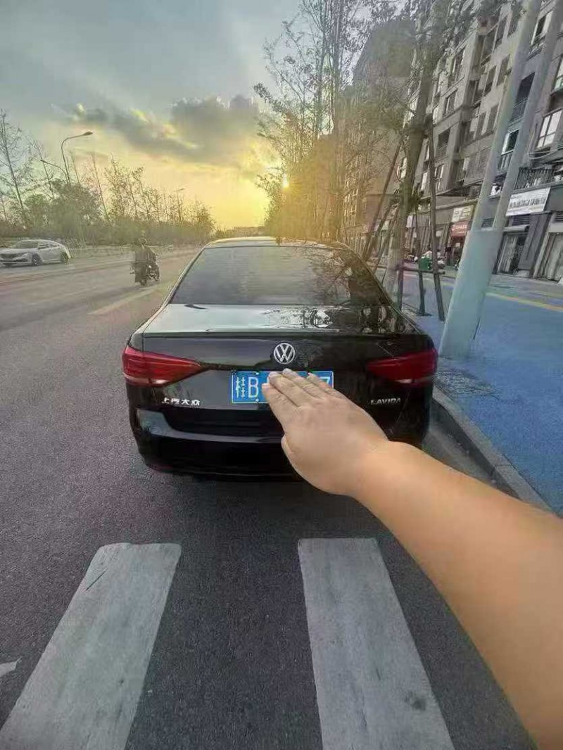 景德镇17年大众朗逸6