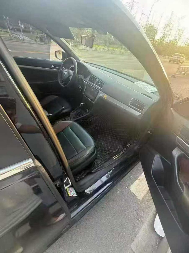 景德镇17年大众朗逸8