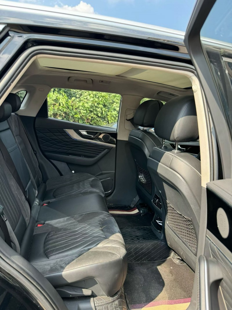 湘潭22年红旗HS56