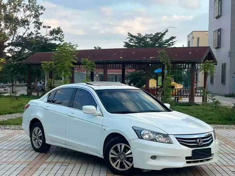 汕头12年本田雅阁2