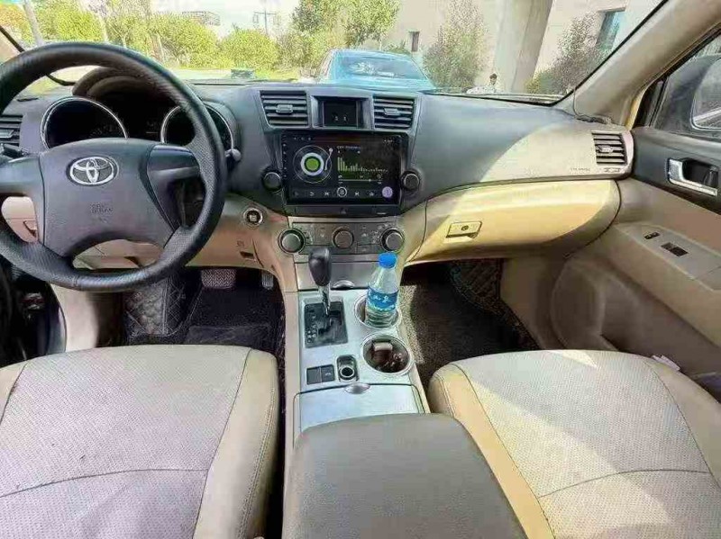 昭通15年丰田汉兰达4