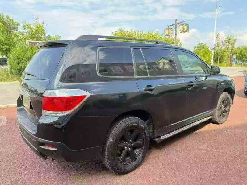 昭通15年丰田汉兰达7