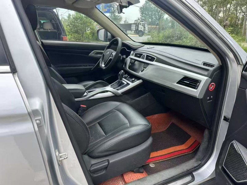 徐州17年吉利博越7