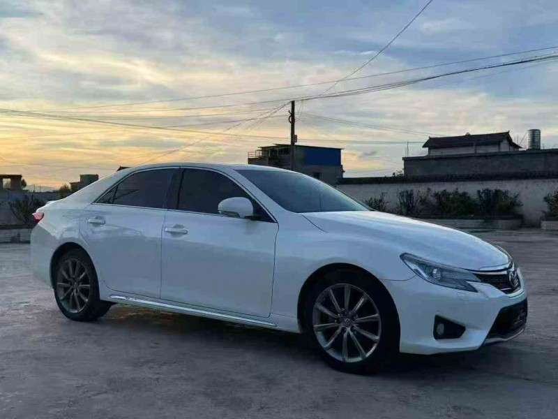 贵阳17年丰田锐志3