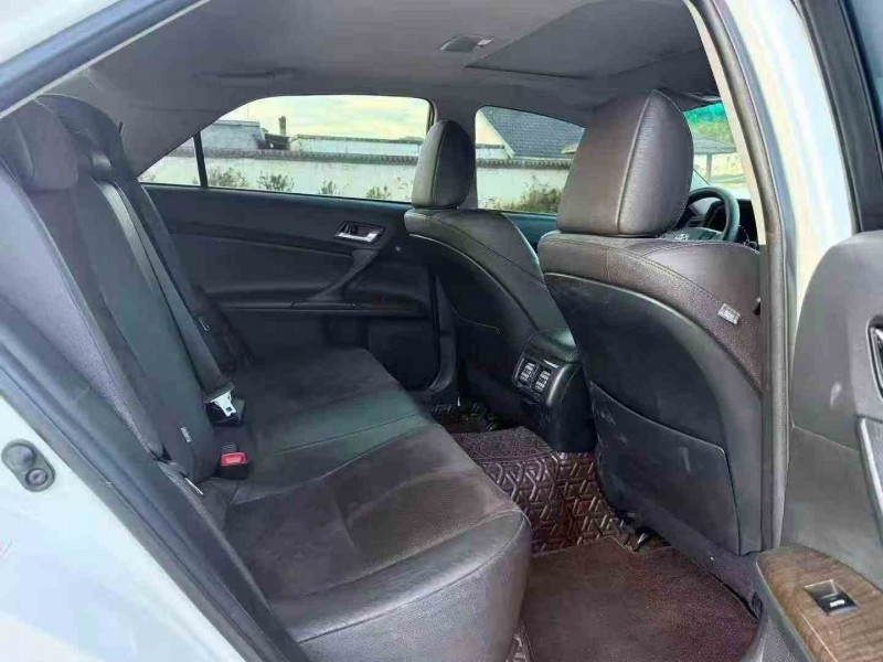 贵阳17年丰田锐志5