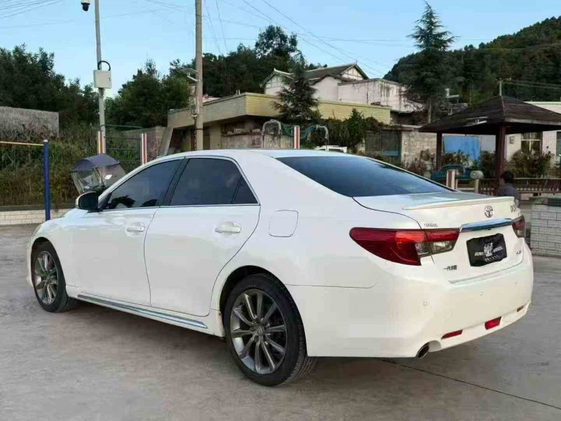 贵阳17年丰田锐志8