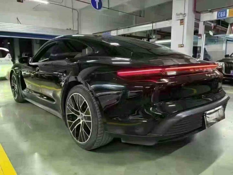 贵阳21年保时捷Taycan8