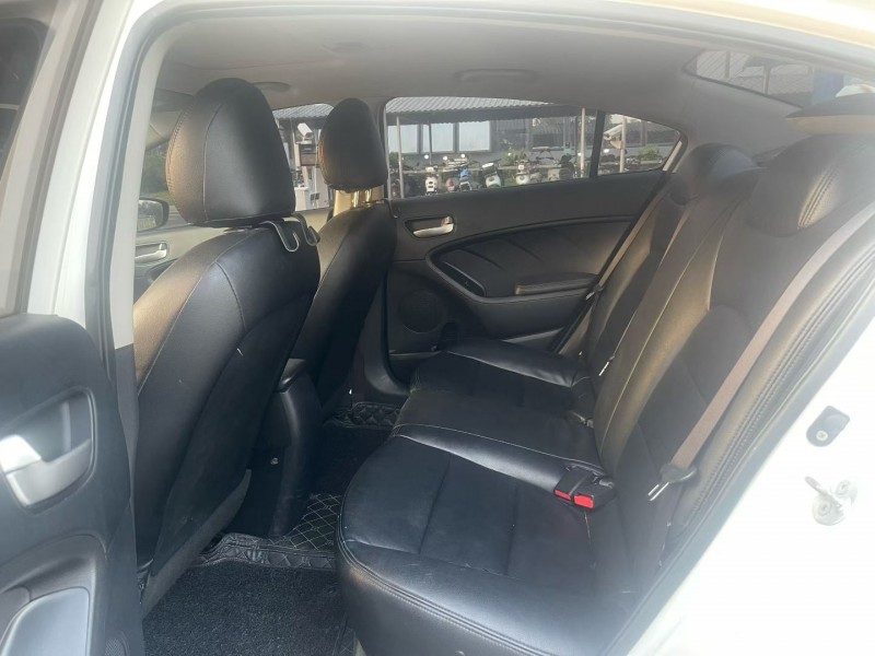 东莞17年起亚K36